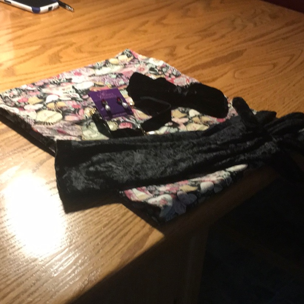 Earrings, choker, bow or bow tie and gloves.